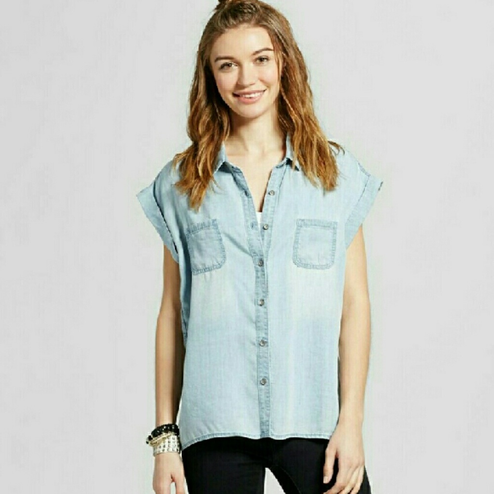 🎀SOLD🎀c otton Blue Denim Button Down🌸